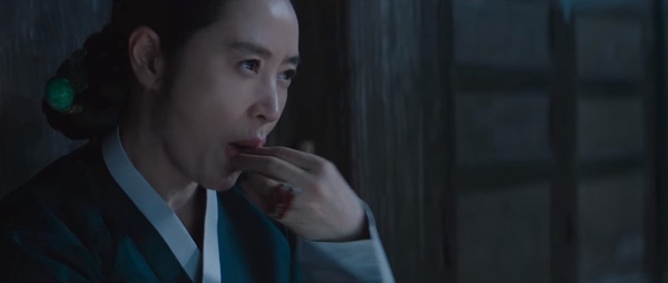 《王后傘下》7個劇情隱喻！「鯉魚」象徵勢力，「成枏」代表梅花，這幕早暗示他當世子