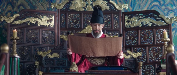 《王后傘下》7個劇情隱喻！「鯉魚」象徵勢力，「成枏」代表梅花，這幕早暗示他當世子