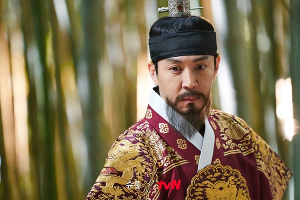 《王后傘下》結局「劇情猜測」!清荷懷孕?成枏讓位給元孫?網猜大妃會喝下艮水自殺?
