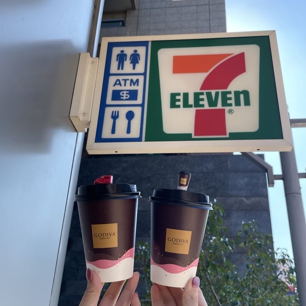 免百元喝GODIVA！7-11推出「GODIVA喜馬拉雅粉紅鹽熱巧克力」，免費送粉紅小貨車杯塞