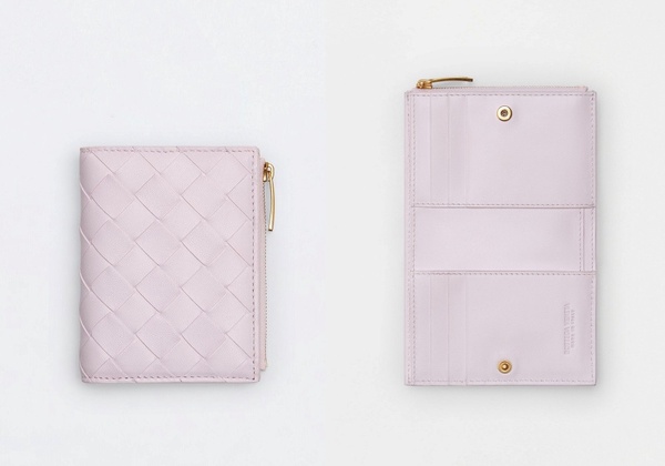 粉色精品皮夾推薦5:BOTTEGA VENETA Small Bi-Fold Zip Wallet,NT$ 22,000