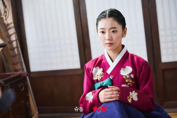 《王后傘下》6點分析「武矸大君&初月」速配原因!初月懂他的幽默,武矸因孩子變成熟了