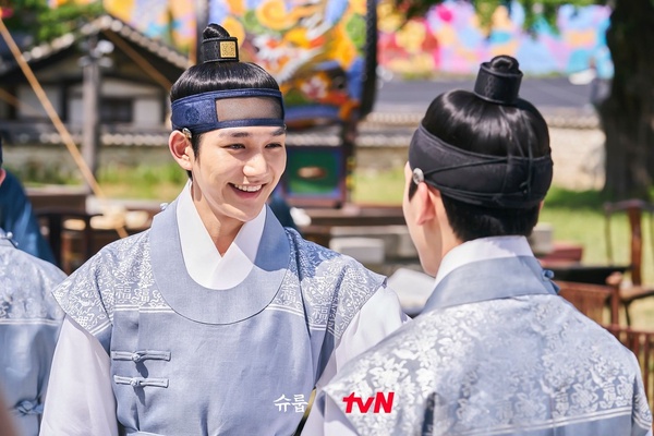 《王后傘下》6點分析「武矸大君&初月」速配原因!初月懂他的幽默,武矸因孩子變成熟了