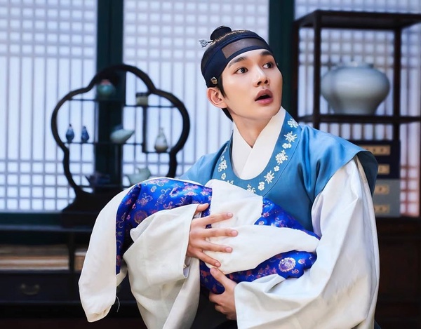 《王后傘下》6點分析「武矸大君&初月」速配原因!初月懂他的幽默,武矸因孩子變成熟了