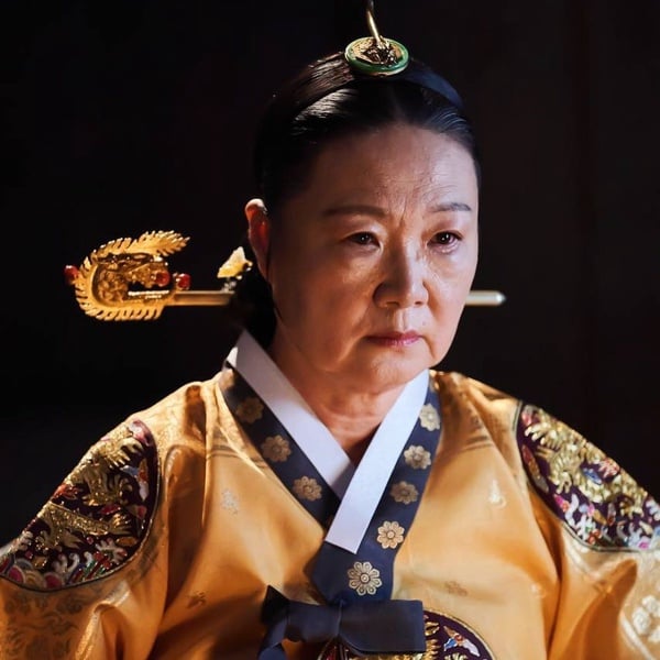 《王后傘下》「歷史原型」結局!大妃原型自己作死,成枏大君原型篡位成功,領相實慘!