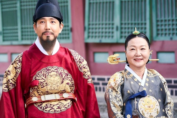 《王后傘下》「歷史原型」結局!大妃原型自己作死,成枏大君原型篡位成功,領相實慘!
