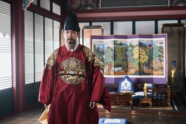 《王后傘下》「歷史原型」結局!大妃原型自己作死,成枏大君原型篡位成功,領相實慘!