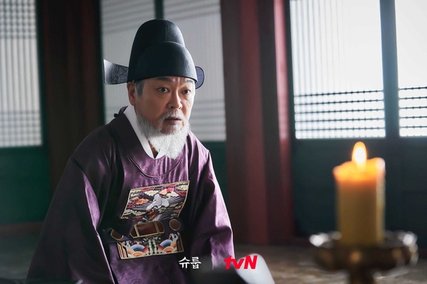 《王后傘下》「歷史原型」結局!大妃原型自己作死,成枏大君原型篡位成功,領相實慘!