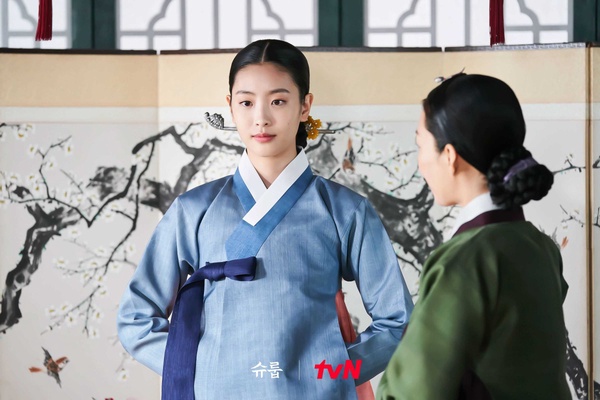 《王后傘下》成枏大君&清荷感情細節！「太陽」象徵成枏大君動心，兩次「圓房」有對比