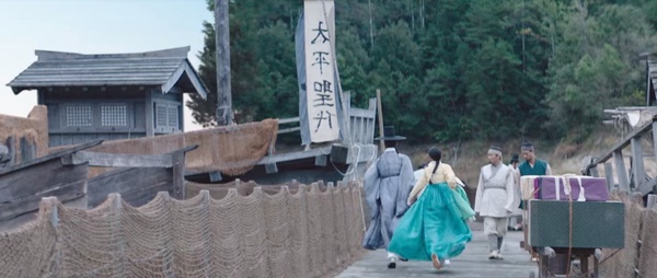 《王后傘下》成枏大君&清荷感情細節！「太陽」象徵成枏大君動心，兩次「圓房」有對比