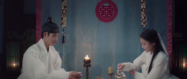 《王后傘下》成枏大君&清荷感情細節！「太陽」象徵成枏大君動心，兩次「圓房」有對比