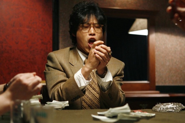 《王后傘下》金憓秀搭檔男星！搭韓石圭、朱智勳化學反應好，《王后傘下》和他默契十足