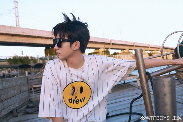 9組陸劇男星「同團不同命」！肖戰當年演男3如今變頂流，王一博資源好，這團對比最諷刺
