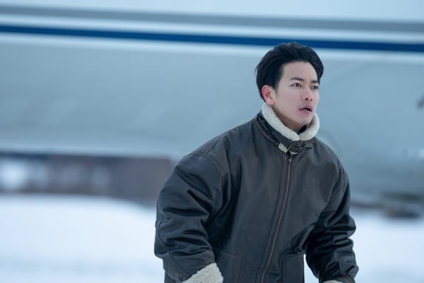 《First Love 初戀》佐藤健10個秘密!與人妻傳緋聞被公司禁足,愛看韓劇《禹英禑》!