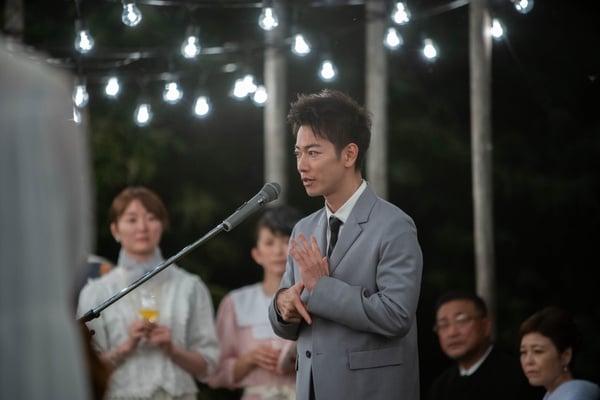 《First Love 初戀》佐藤健10個秘密!與人妻傳緋聞被公司禁足,愛看韓劇《禹英禑》!