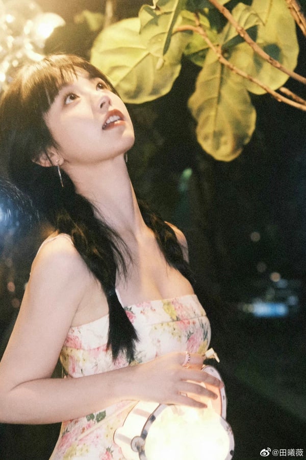 7位「身材比例最好」95後女星!虞書欣公認身材辣,關曉彤豔壓趙露思?她撞衫熱巴沒輸