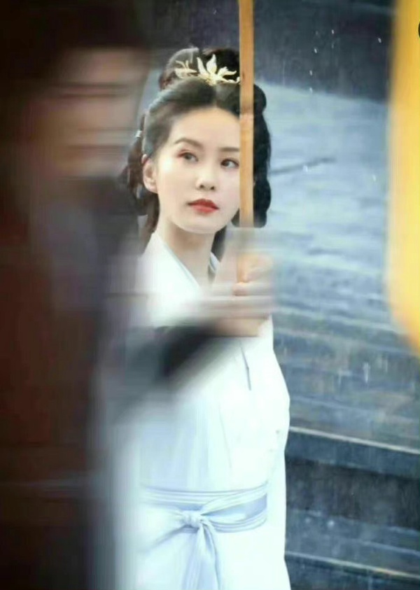 9位陸劇女星「最新古裝造型」!趙露思&田曦薇甜出新高度,趙麗穎霸氣,虞書欣卻被嘲醜
