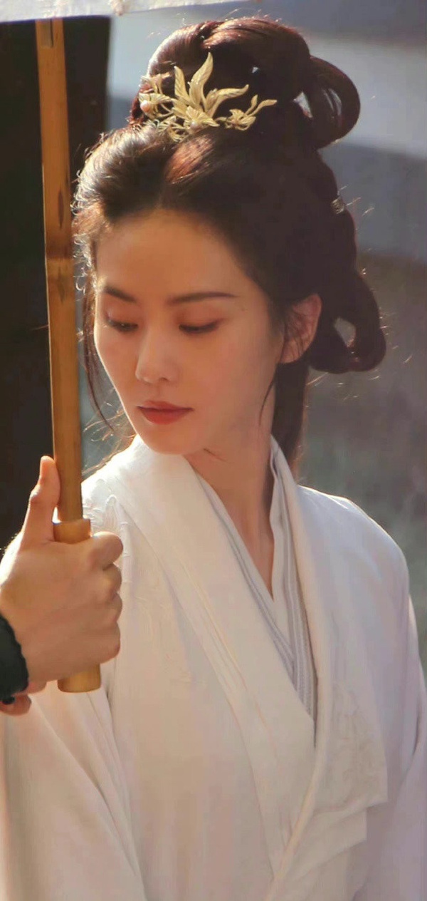 9位陸劇女星「最新古裝造型」!趙露思&田曦薇甜出新高度,趙麗穎霸氣,虞書欣卻被嘲醜