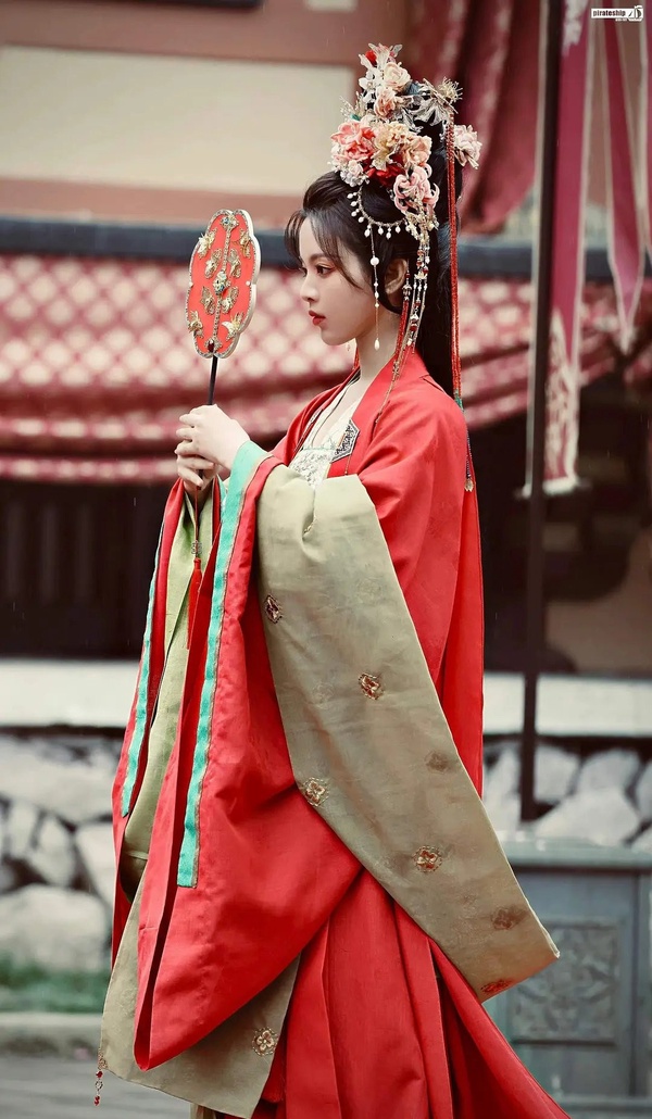 9位陸劇女星「最新古裝造型」!趙露思&田曦薇甜出新高度,趙麗穎霸氣,虞書欣卻被嘲醜