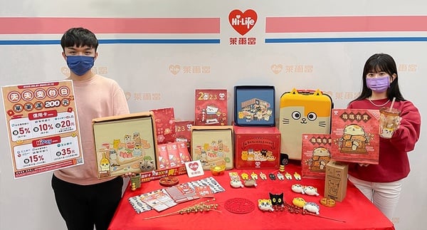 超萌福袋！「萊爾富Ｘ黃阿瑪的後宮生活」推出招財福箱、行李箱福袋，「這天」限量開賣