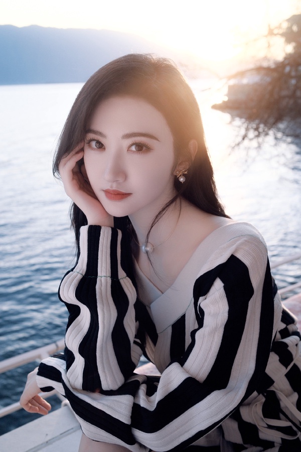 陸劇10位女星演「商業菁英」！趙麗穎《風吹半夏》演技靈，熱巴時尚美豔，楊紫卻很不像