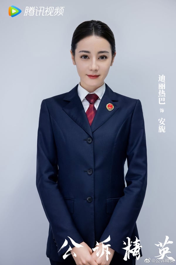 迪麗熱巴從小美到大舊照合輯！15歲第一次拍戲就擔綱女主角，因高顏值被老闆楊冪簽下