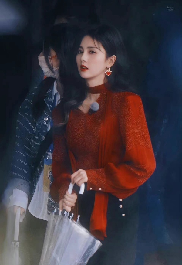 陸劇10位難忘的紅唇美人！趙麗穎《風吹半夏》霸氣，熱巴、倪妮美得經典，楊紫讓人意外