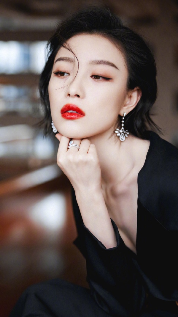 陸劇10位難忘的紅唇美人!趙麗穎《風吹半夏》霸氣,熱巴、倪妮美得經典,楊紫讓人意外