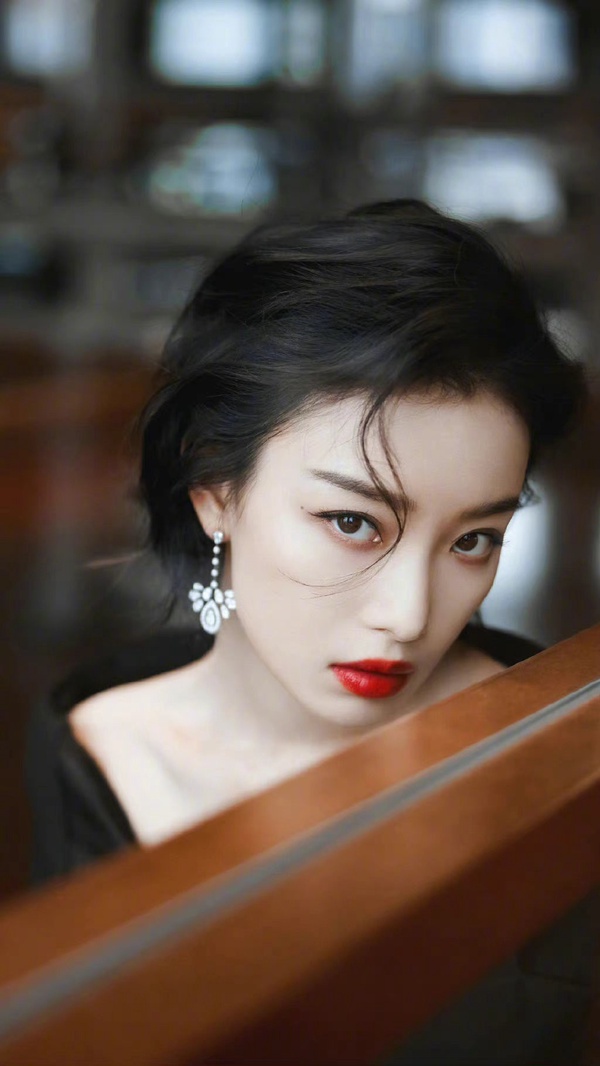 陸劇10位難忘的紅唇美人!趙麗穎《風吹半夏》霸氣,熱巴、倪妮美得經典,楊紫讓人意外