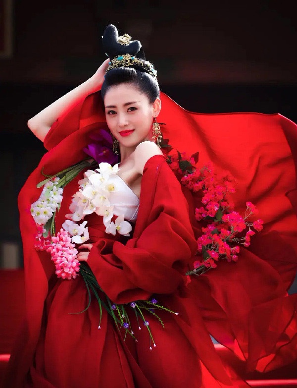 陸劇10位難忘的紅唇美人!趙麗穎《風吹半夏》霸氣,熱巴、倪妮美得經典,楊紫讓人意外