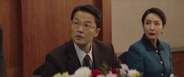 《財閥家的小兒子》7個劇情細節！「報紙」竟默默透露時間軸，禹室長這幕早就出現了？