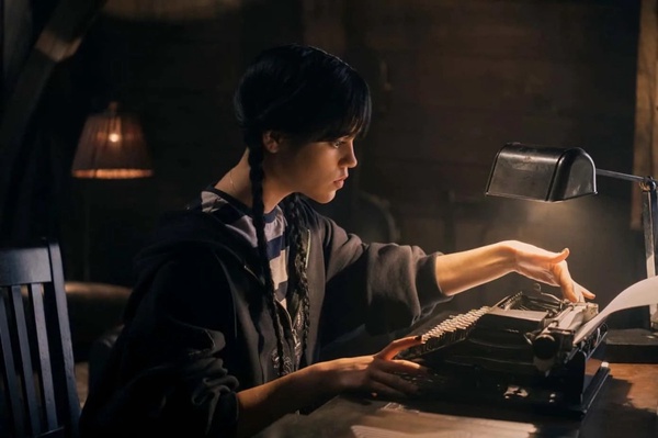 Netflix 美劇《星期三》15句黑白語錄:「我不相信天堂或地獄,但我信奉復仇。」