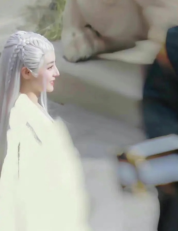 10位陸劇明星「白髮古裝」！趙露思《神隱》白髮曝光，楊洋、成毅有夠仙，熱巴卻有點雷