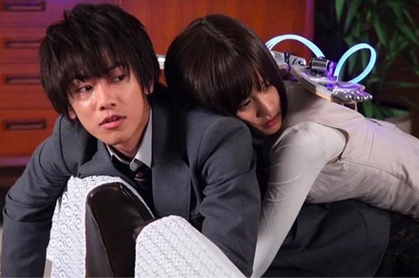 佐藤健&綾瀨遙傳閃婚!佐藤健歷任10位緋聞對象:曾與石原聰美傳戀情、和她爆婚外戀