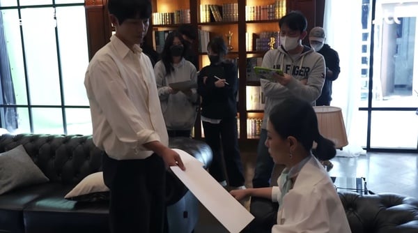 《財閥家的小兒子》7個拍攝秘密!宋仲基「車禍」竟是自助搖晃?李星民甩飛眼鏡超細節