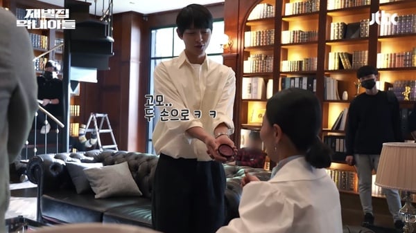 《財閥家的小兒子》7個拍攝秘密!宋仲基「車禍」竟是自助搖晃?李星民甩飛眼鏡超細節