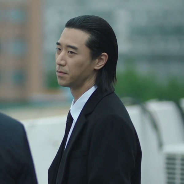 《財閥家的小兒子》型男配角「禹室長」太搶眼！曾合作全智賢，舊照竟然超像普通大叔！