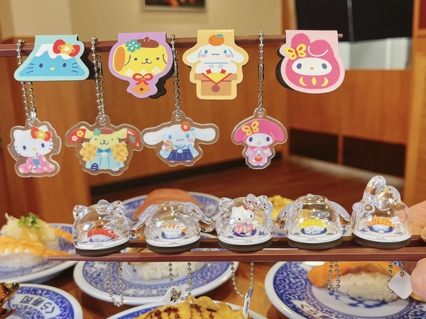 Hello Kitty現身藏壽司!藏壽司x三麗鷗推限定扭蛋,Kitty、布丁狗、美樂蒂變13款扭蛋