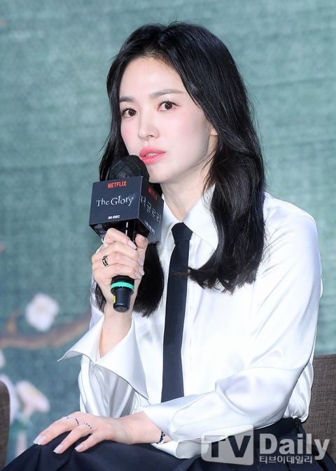 《黑暗榮耀》劇情+角色介紹、演員陣容!宋慧喬化身「復仇女王」,與李到晛大談姐弟戀
