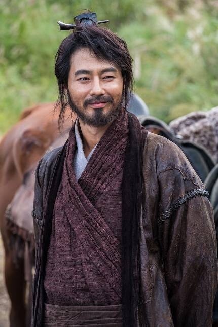 玄彬留鬍子!9位韓劇男神蓄鬍造型,車勝元適合,李鍾碩有點怪,宋仲基&丁海寅卻超違和