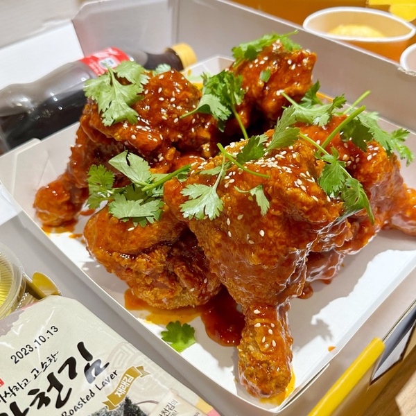 韓式炸雞＋香菜！NENE CHICKEN 全新「麻藥爽辣炸雞」，香辣過癮炸雞加香菜炸雞控快衝