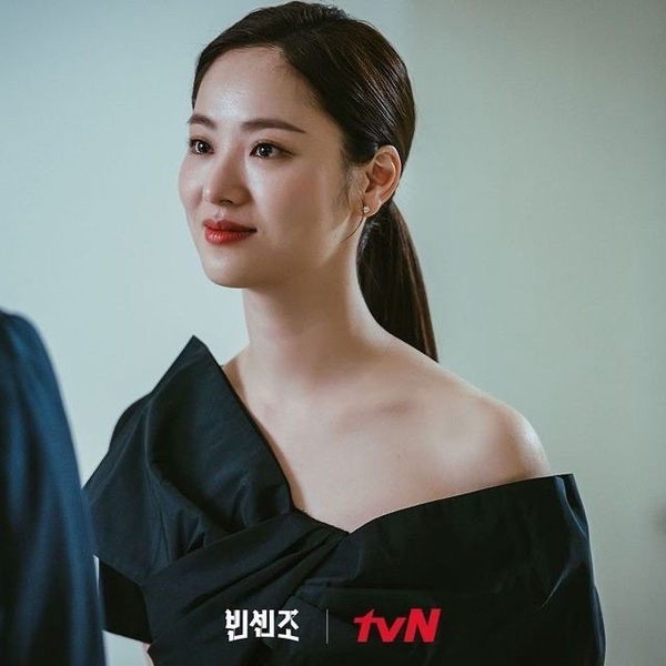韓劇差評女主角！《財閥家的小兒子》申鉉彬挨批看到就想快轉，IU、秀智過去也飽受爭議