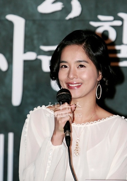 《財閥家的小兒子》演員「年輕舊照」對比！宋仲基爸媽顏值超高，爺爺李星民先老起來放