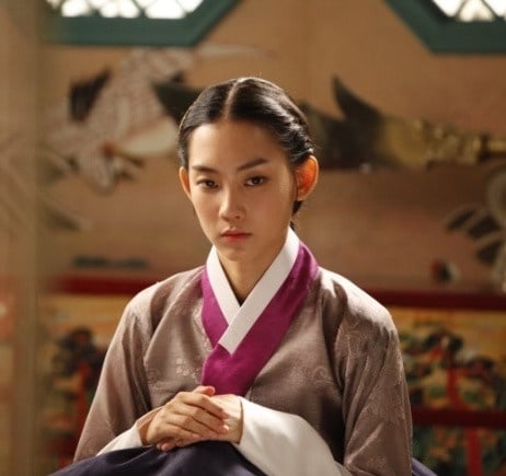 《財閥家的小兒子》演員「年輕舊照」對比！宋仲基爸媽顏值超高，爺爺李星民先老起來放