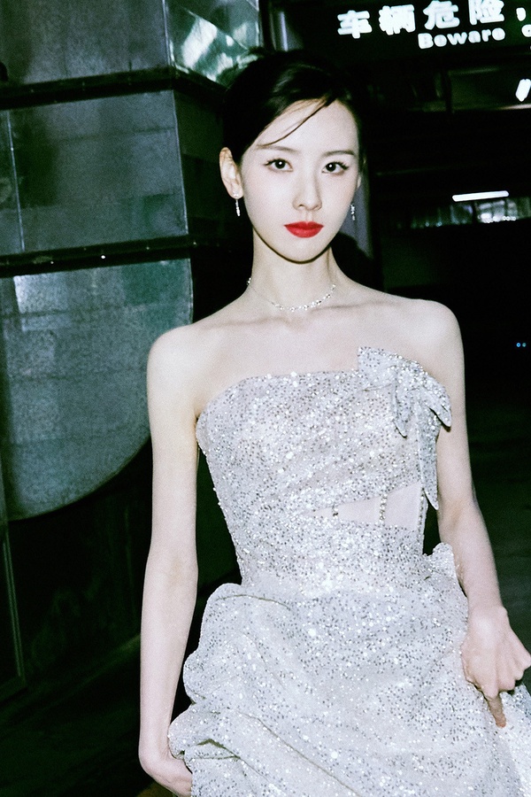 14位明星紅毯精修vs未修!章子怡氣場秒殺,劉亦菲佟麗婭美,宋威龍仍帥,而他狀態有差