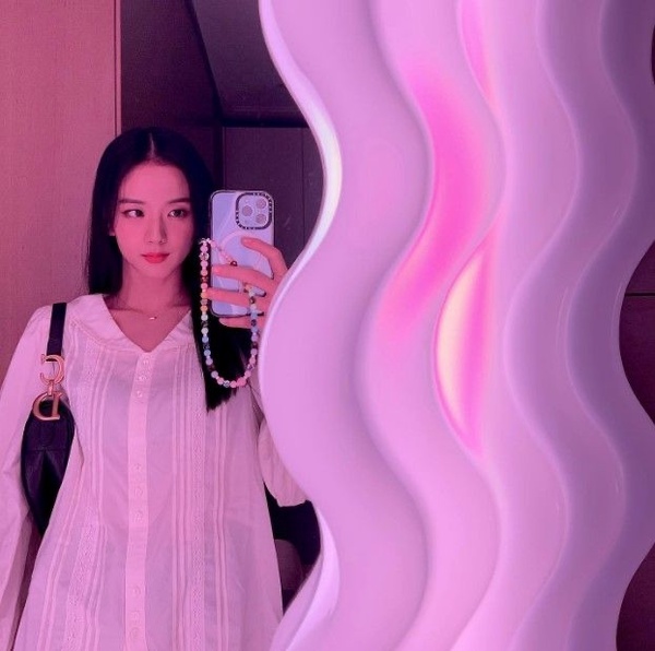 IU床墊竟撞款汪小菲「千萬床墊」！韓星超貴家具盤點，Blackpink Jennie立鏡就要價55萬