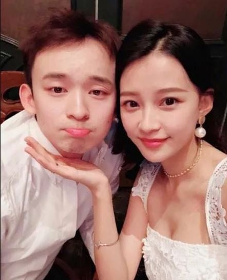 微博公開2022明星大事件Top10！鄧倫逃稅，黃曉明&amp;楊穎離婚有33億閱讀量，冠軍飆破60億