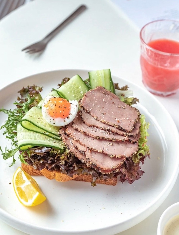 減脂「牛肉料理食譜」推薦！蕃茄牛肉溫泉蛋、起士彩椒捲餅好吃又飽腹，這道10分鐘完成