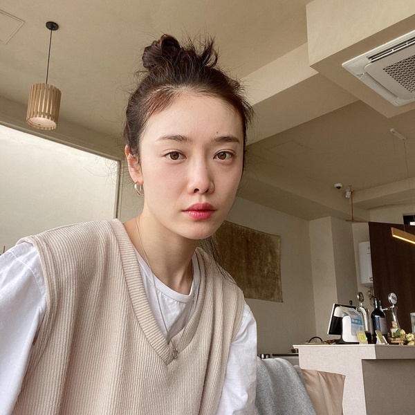 關於《黑暗榮耀》「毒蟲千金」金赫拉的8件事!音樂劇出身,是《禹英禑》脫北者媽媽!