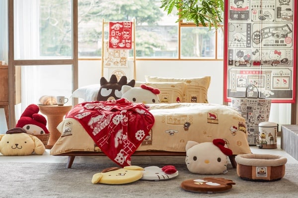 Kitty在HOLA!HOLAx三麗鷗推63款限定商品,Kitty懶骨頭、Kitty拖鞋、布丁狗抱枕必收